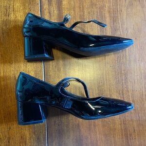 Elegant Black Patent Leather Women's Shoes